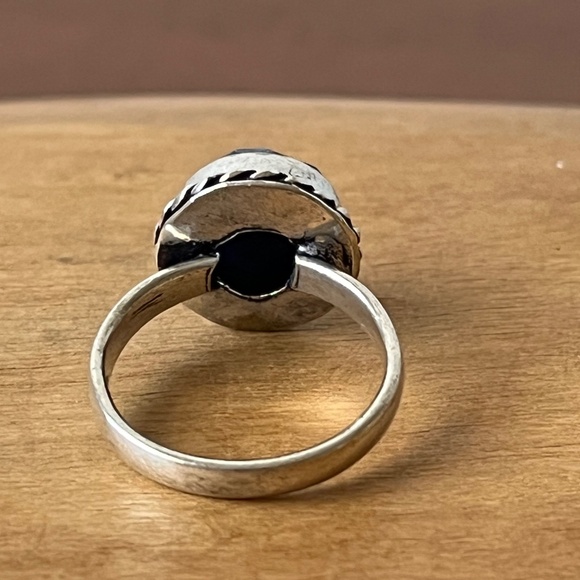 FACETED SAPPHIRE GEMSTONE RING STAMPED 925 SILVER PLATED SIZE 6.25 - Picture 6 of 10